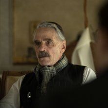 Monaco: sull'orlo della guerra, Jeremy Irons in una scena del film