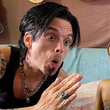 Pam & Tommy: Sebastian Stan in una buffa scena della serie