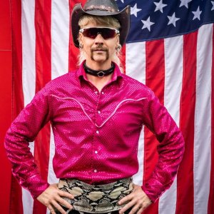 Joe vs. Carole: una foto di John Cameron Mitchell