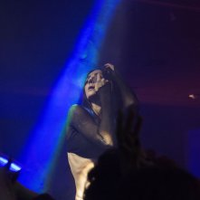 La notte più lunga dell'anno: Ambra Angiolini durante una scena del film