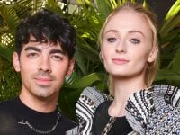 Sophie Turner e Joe Jonas: la loro imitazione di Kim e Khloé Kardashian è esilarante