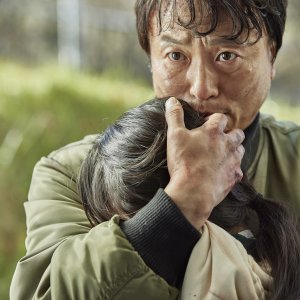 Non siamo più vivi: Kim Byong-chul in una scena della serie Netflix