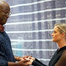 The Big Leap: Kevin Daniels Jr e Teri Polo in una scena della serie