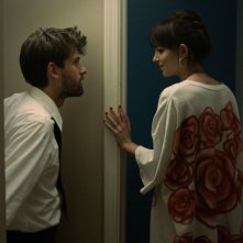 Cha Cha Real Smooth: Cooper Raiff e Dakota Johnson in una scena