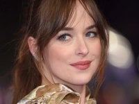 Dakota Johnson: 'Ho baciato moltissime donne per prepararmi a girare Am I OK?'