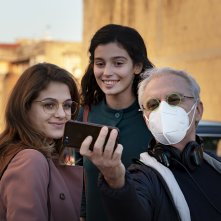 L'amica geniale 3: Daniele Luchetti sul set con Margherita Mazzucco e Gaia Girace