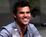Taylor Lautner: 'Da quando Twilight è su Netflix gli adolescenti hanno iniziato a riconoscermi per strada'