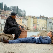 Come ti ammazzo il bodyguard 2 - La moglie del sicario: Samuel L. Jackson con Ryan Reynolds in una scena