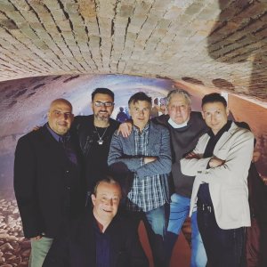 Uno strano weekend al mare: una foto del cast sul set