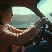 Stringimi forte: Vicky Krieps in un'immagine