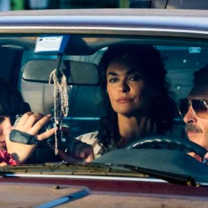 Gli anni belli: Maria Grazia Cucinotta, Ninni Bruschetta e Romana Maggiora Vergano in auto