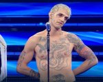 Sanremo 2022: Achille Lauro accusato di blasfemia dopo il battesimo in diretta (VIDEO)