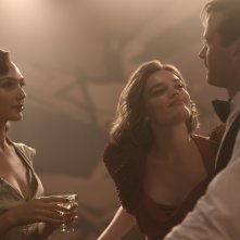 Assassinio sul Nilo: Armie Hammer, Gal Gadot e Emma Mackey in una scena