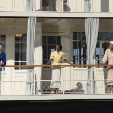 Assassinio sul Nilo: Ali Fazal, Sophie Okonedo, Letitia Wright in una scena del film