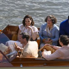 Assassinio sul Nilo: Dawn French, Jennifer Saunders, Armie Hammer, Gal Gadot, Ali Fazal in una scena del film