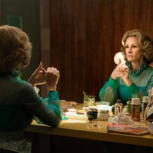 Gaslit: un'immagine di Julia Roberts nel ruolo di Martha Mitchell