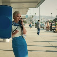 Gaslit: una foto di Betty Gilpin