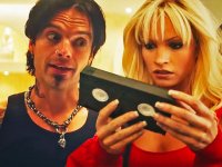 Pam &amp; Tommy, la recensione: cronaca di una storia d'amore... in vendita