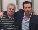 Wolverine: Hugh Jackman ricorda il doppiatore dell'eroe Marvel nel giorno della sua scomparsa