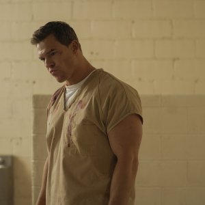 Reacher: Alan Ritchson in una scena