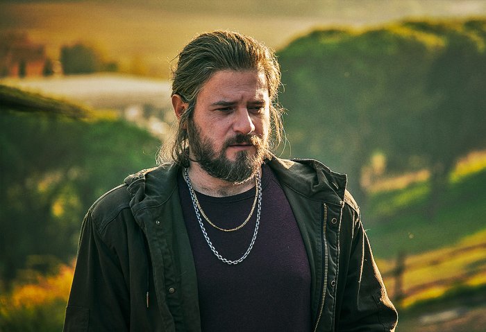 Edoardo Pesce è il protagonista della serie Christian: “Il segreto della vita è nella carbonara”