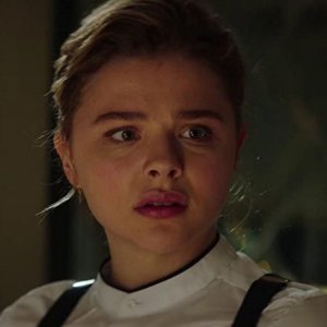 Greta: Chloë Grace Moretz in una scena