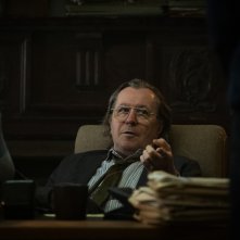 Slow Horses: Gary Oldman in una scena della serie