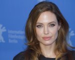 Angelina Jolie condivide una lettera commovente di una giovane donna afgana: 'Non dimentichiamole'