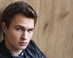 Tokyo Vice: la serie con Ansel Elgort e Ken Watanabe diretta da Michael Mann ha una data di uscita