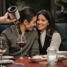 I Want You Back: Gina Rodriguez e Manny Jacinto in una scena del film