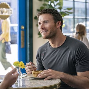 I Want You Back: Scott Eastwood in una scena del film