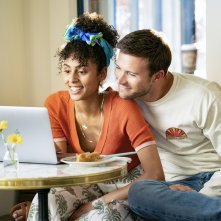 I Want You Back: Jenny Slate e Scott Eastwood in una scena del film