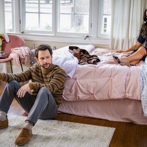 I Want You Back: Gina Rodriguez e Charlie Day in una scena del film