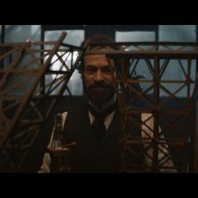 Eiffel: Romain Duris durante una scena del film