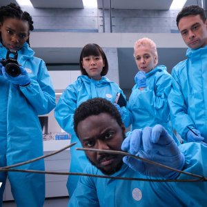 Professor Wolfe: il cast in una scena