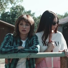 Occhiali neri: Ilenia Pastorelli e Asia Argento in una scena