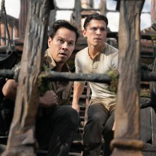 Uncharted: Tom Holland e Mark Wahlberg in una scena