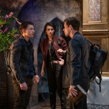 Uncharted:  Tom Holland, Mark Wahlberg e Sophia Ali in una scena del film