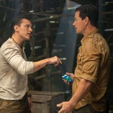 Uncharted: Tom Holland e Mark Wahlberg in un momento del film
