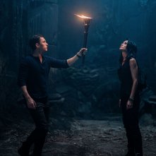 Uncharted: Sophia Ali con Tom Holland in una scena del film