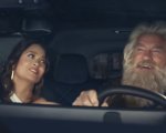 Arnold Schwarzenegger e Salma Hayek diventano Zeus ed Era nello spot BMW del Super Bowl