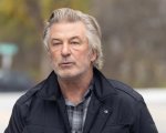 Alec Baldwin e i produttori di Rust dovranno affrontare una causa legale per la morte di Halyna Hutchins