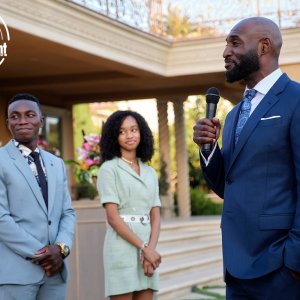 Bel Air: Adrian Holmes, Akira Akbar e Olly Sholotan in una foto della serie Peacock