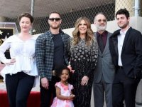 Tom Hanks, il figlio Chet Hanks racconta la sua vita col celebre padre: 'Un'esperienza complicata'