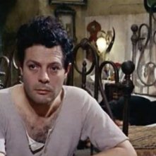 ieri, oggi, domani: Marcello Mastroianni in una scena del film