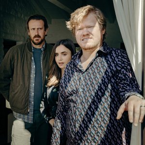 Windfall: Lily Collins, Jason Segel e Jesse Plemons in un'immagine