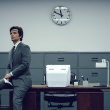 Scissione: Adam Scott in una foto della serie Apple