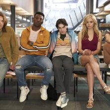 Uno di noi sta mentendo: il cast in una scena