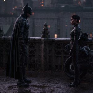 The Batman: Robert Pattinson con Zoë Kravitz in una scena