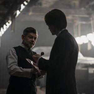 The Batman: Andy Serkis durante una scena dal film